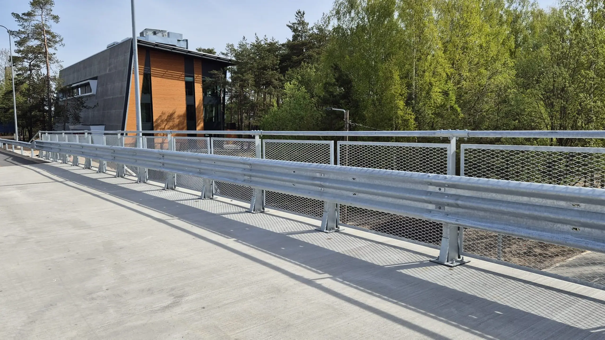 MEISER References: Bridge protection with individual transition construction